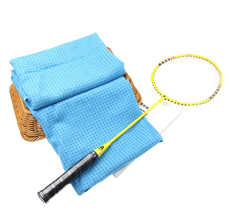Perché l'asciugamano da tappetino da yoga in microfibra non slip può garantire prestazioni anti-slip e assorbimento del sudore?